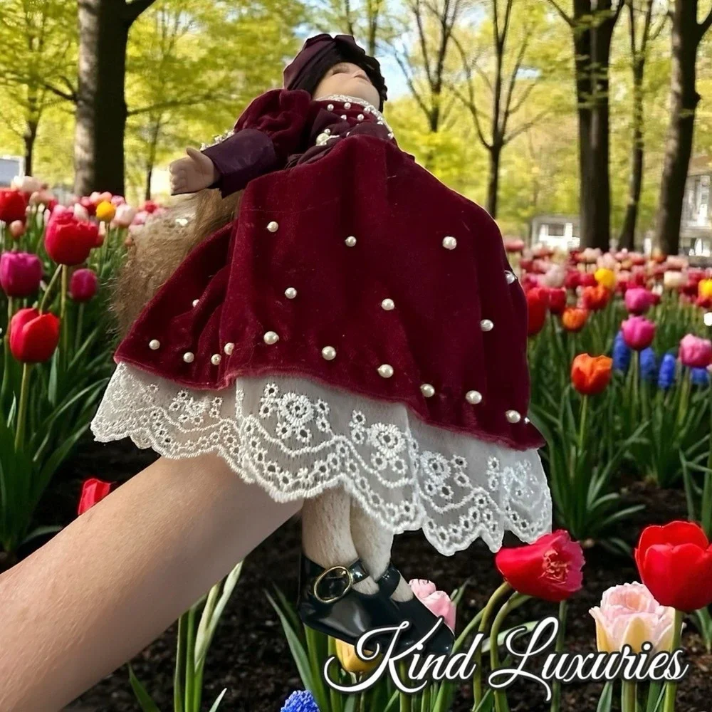 Victoria Collection Melissa Jane‎ 1996 Brunette Porcelain Doll